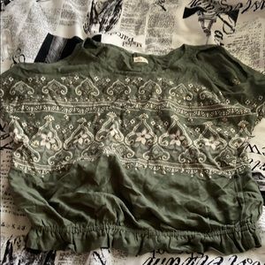 Super cute patterned green shirt